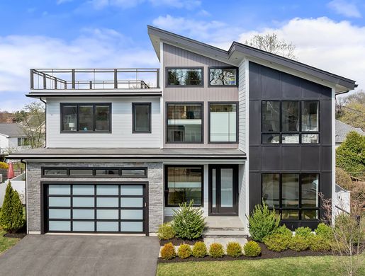 Detached House in Newton, Middlesex County