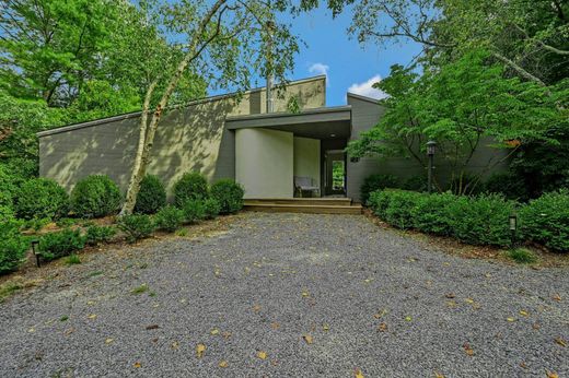 Detached House in East Hampton, Suffolk County