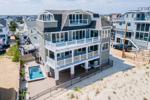 Detached House in Mantoloking, Ocean County