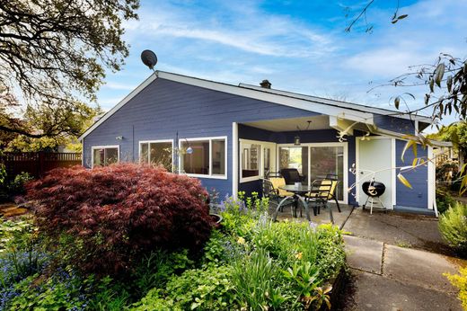 Maison individuelle à Saanich, Capital Regional District