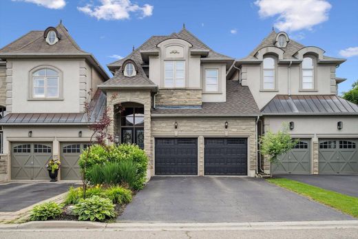 Detached House in Oakville, Ontario