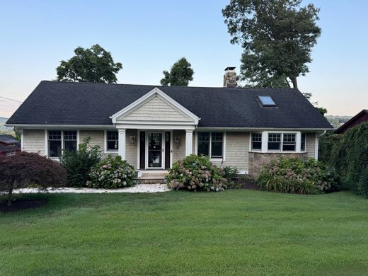Detached House in Brookfield, Fairfield County