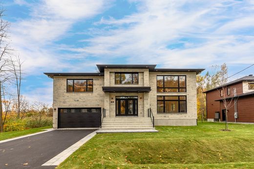 Einfamilienhaus in Notre-Dame-de-l'Île-Perrot, Montérégie