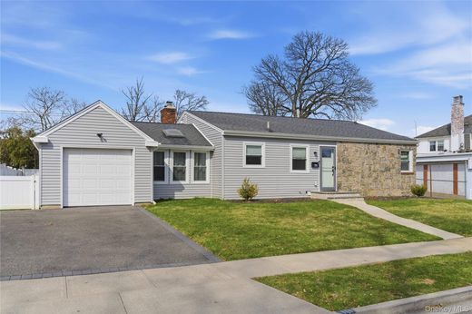 Detached House in Rockville Centre, Nassau County