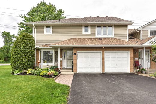 아파트 / Orillia, Ontario