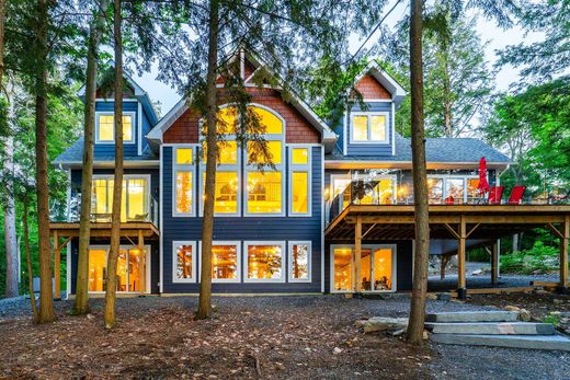 Detached House in Muskoka Falls, Ontario
