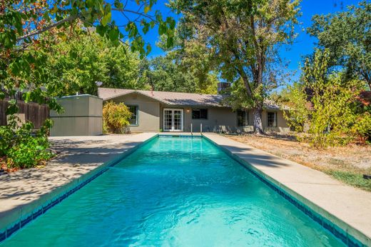 Vrijstaand huis in Redding, Shasta County