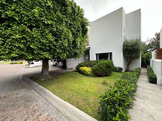 Maison individuelle à Loma Real de Querétaro [Fraccionamiento], Querétaro