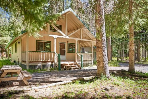 Luxury home in Crescent Lake, Klamath County