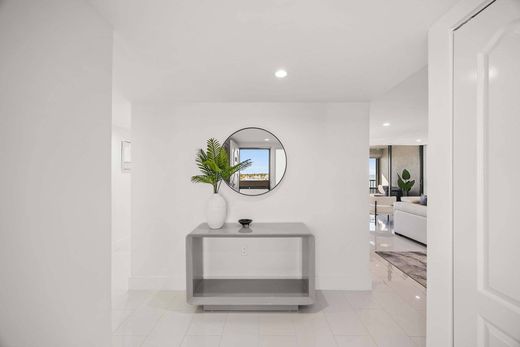 Apartment / Etagenwohnung in Naples, Collier County