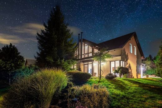 Vrijstaand huis in Všedobrovice, Okres Praha-východ