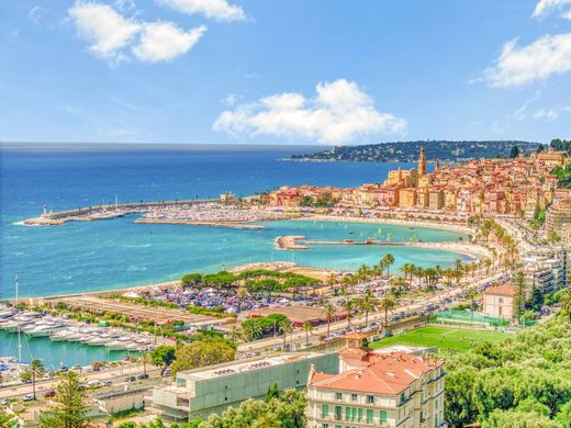Menton, Alpes-Maritimesのアパートメント