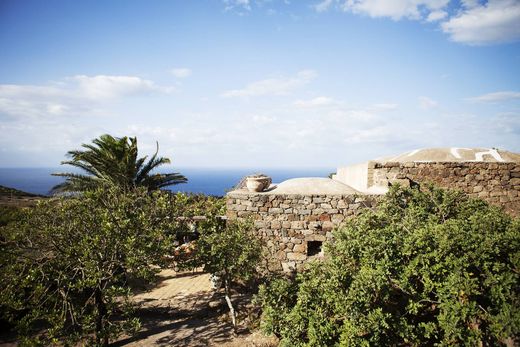 Detached House in Pantelleria, Trapani