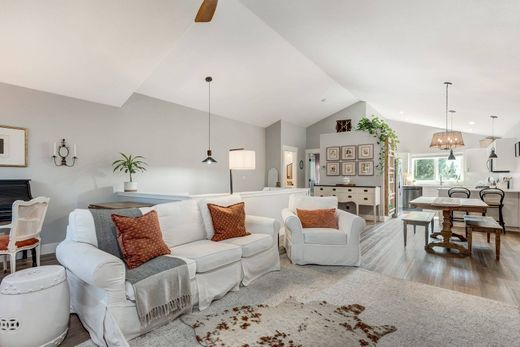 Townhouse in Redmond, Deschutes County