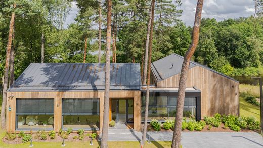 Vrijstaand huis in Sunīši, Krimuldas pagasts