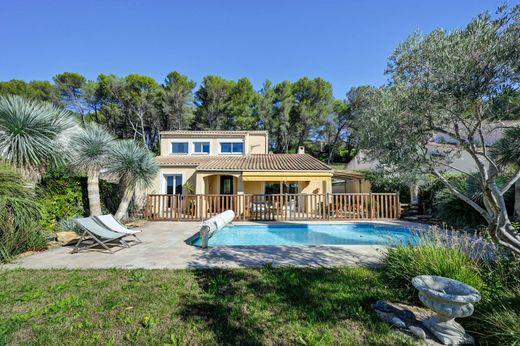 Luxury home in Luynes, Bouches-du-Rhône