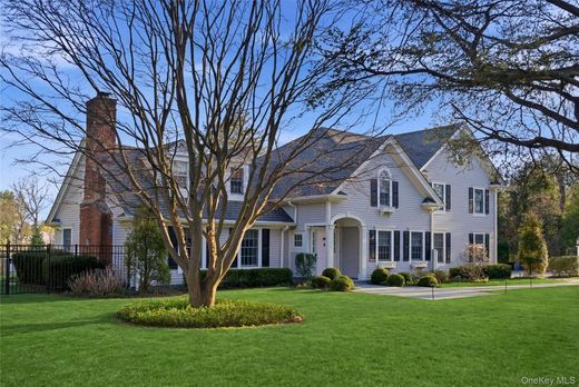 Detached House in Upper Brookville, Nassau County