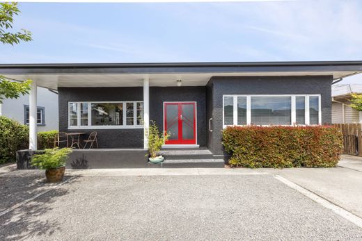 Detached House in Parkvale, Hastings District