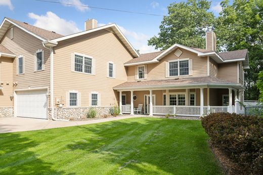 Townhouse in White Bear Lake, Ramsey County