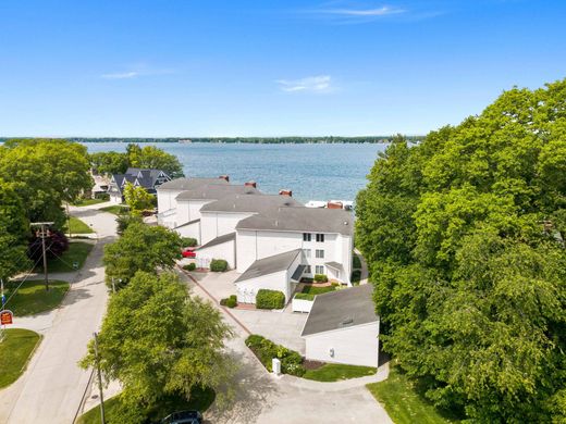 아파트 / Syracuse, Kosciusko County