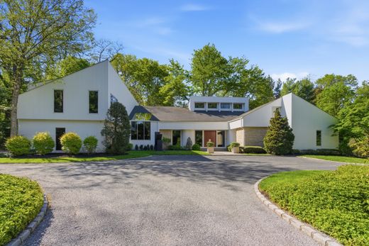 Detached House in Old Brookville, Nassau County