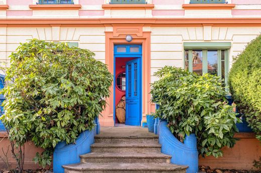 Semidetached House in Lyon, Rhône
