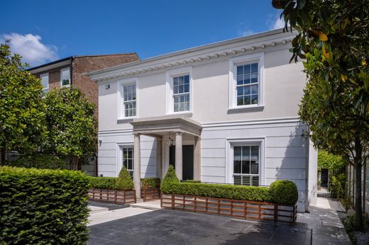 Detached House in London, Greater London