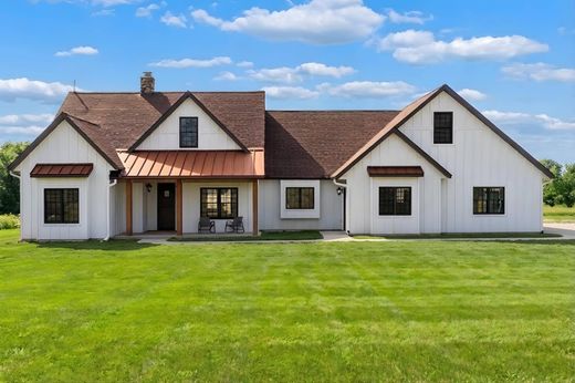 Luxury home in Cadott, Chippewa County