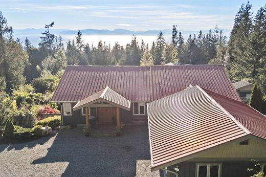 Detached House in Roberts Creek, Sunshine Coast Regional District