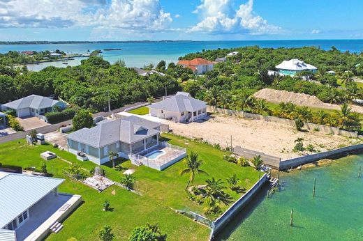 Luxury home in Marsh Harbour, Central Abaco District