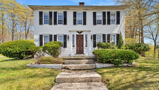 Detached House in Monterey, Berkshire County