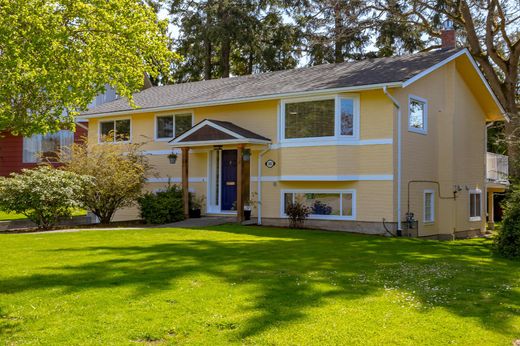 Detached House in Saanich, Capital Regional District
