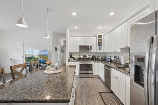 Townhouse in Hopatcong, Sussex County