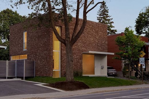 Dom jednorodzinny w Ahuntsic, Laval Region