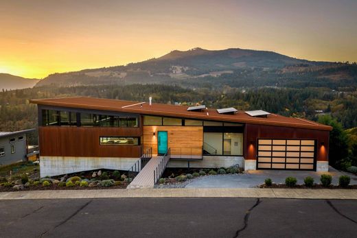 Luxury home in White Salmon, Klickitat County