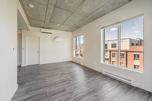 Apartment / Etagenwohnung in Saint-Laurent, City of Montréal