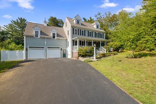 Detached House in Pembroke, Plymouth County