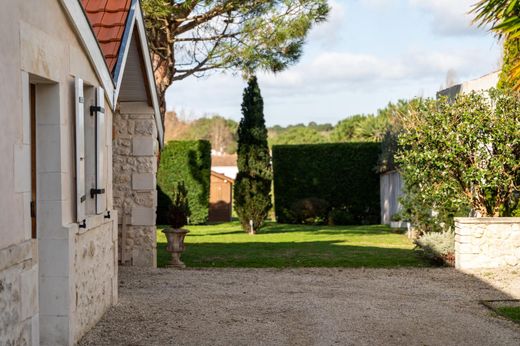Semidetached House in Saint-Palais-sur-Mer, Charente-Maritime