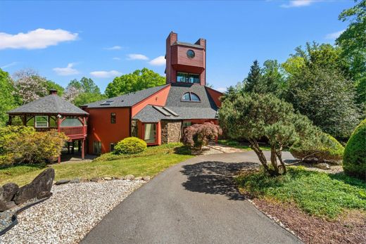 Luxury home in Potomac, Montgomery County