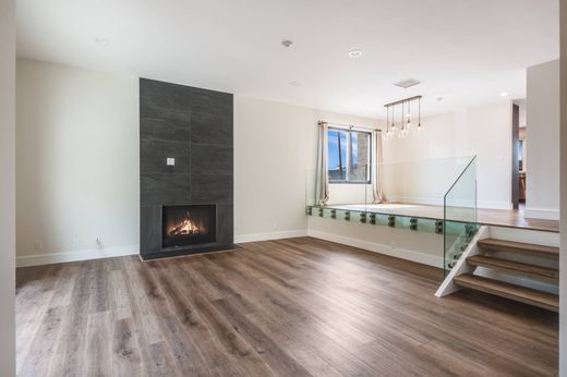 타운 하우스 / Redondo Beach, Los Angeles County