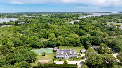Detached House in Water Mill, Suffolk County