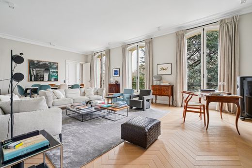 Apartment in Neuilly-sur-Seine, Hauts-de-Seine