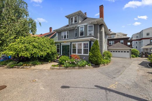 Detached House in Lynn, Essex County