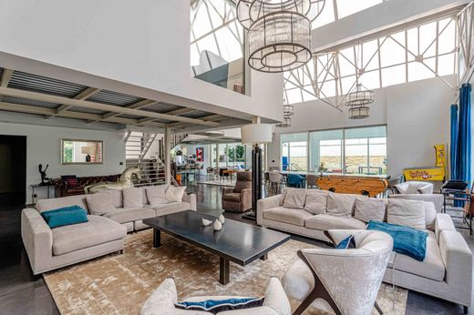 Caen, Calvadosのマルチファミリーヴィラ