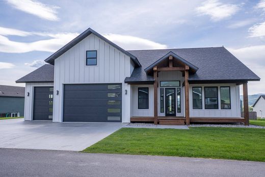 Luxury home in Etna, Lincoln County