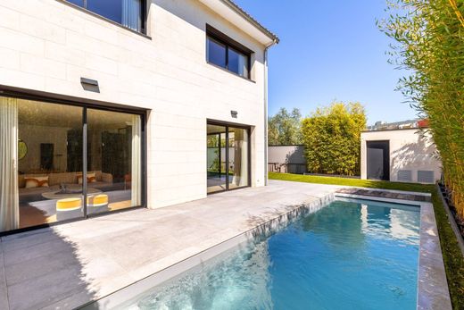 Detached House in Bordeaux, Gironde
