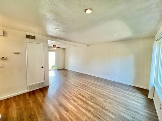 Apartment in Riverside, Riverside County