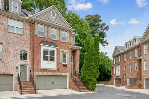 Townhouse in Brookhaven, DeKalb County
