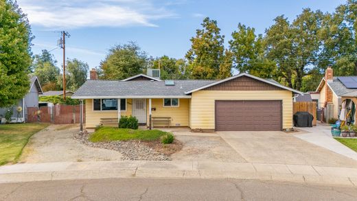 Einfamilienhaus in Anderson, Shasta County