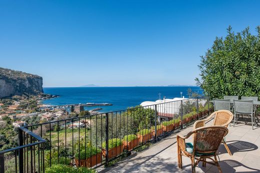 Villa a Vico Equense, Napoli